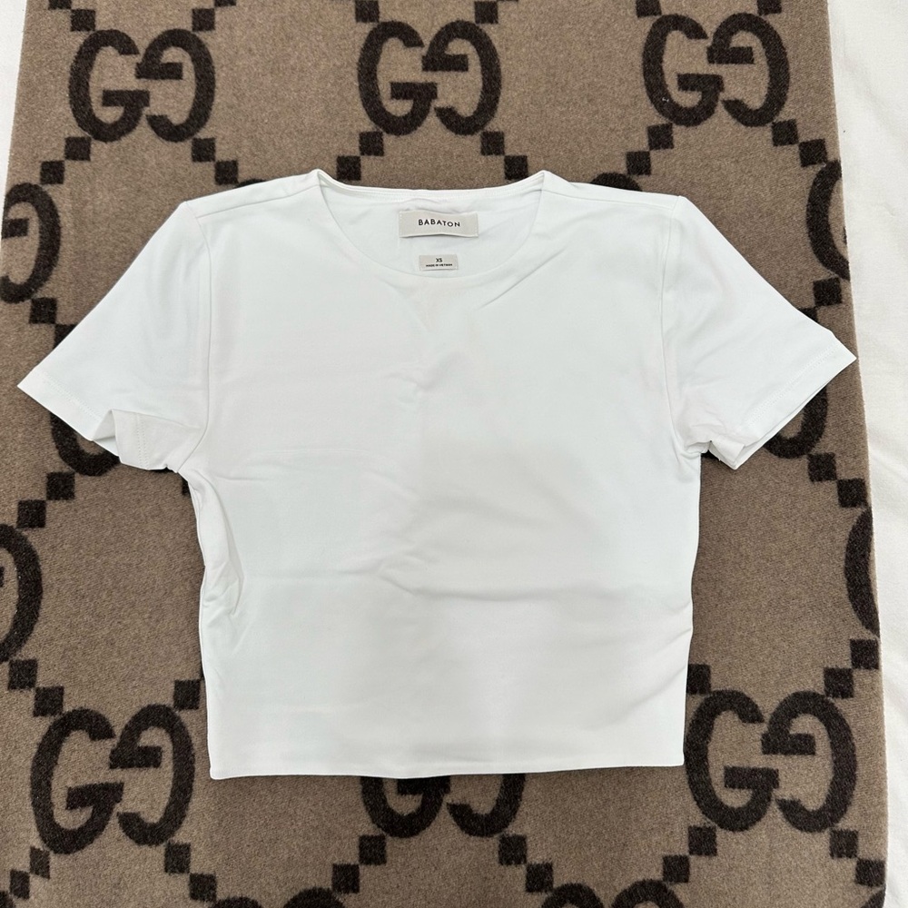 Aritzia white babaton contour crop top size xs